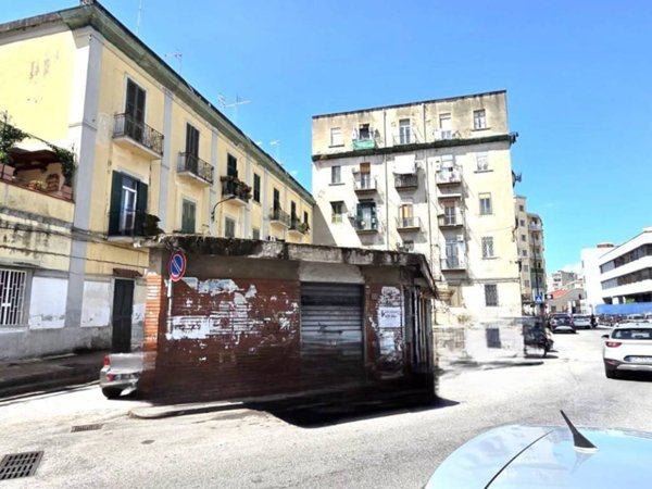 appartamento in vendita a Napoli in zona Fuorigrotta