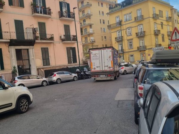 ufficio in vendita a Napoli in zona Vomero