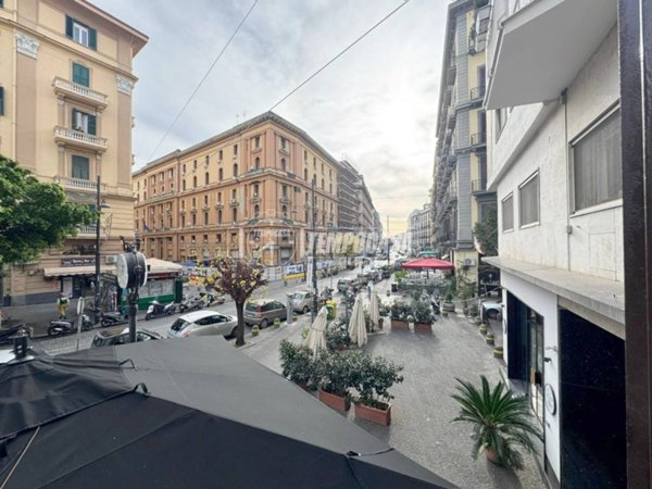 negozio in vendita a Napoli in zona Chiaia