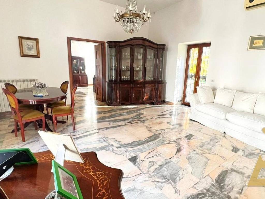 casa indipendente in vendita a Napoli in zona Piscinola