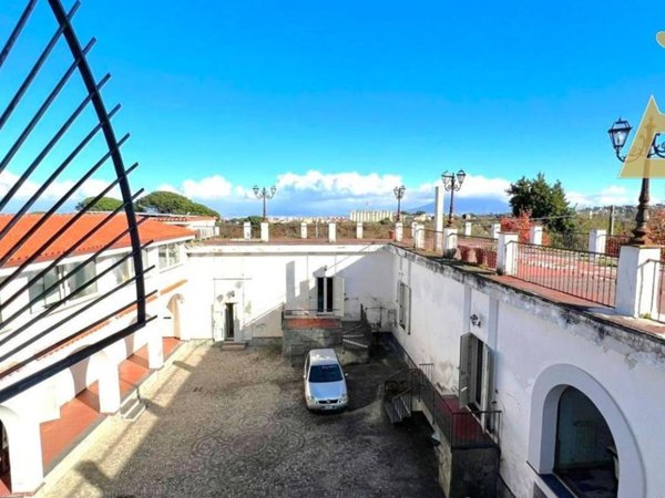 casa indipendente in vendita a Napoli in zona Piscinola