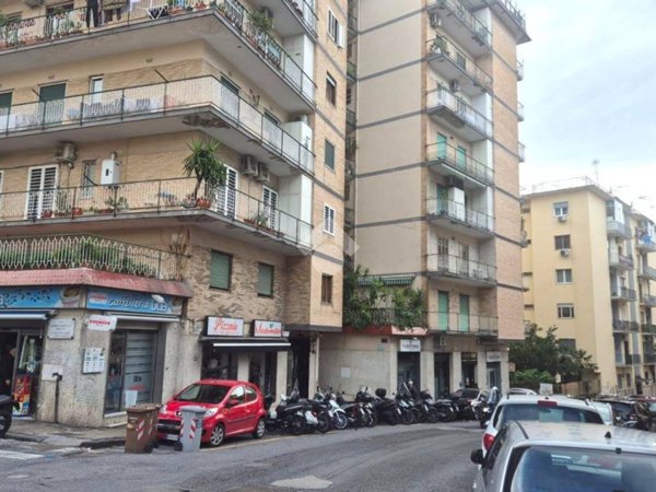 negozio in vendita a Napoli in zona Arenella