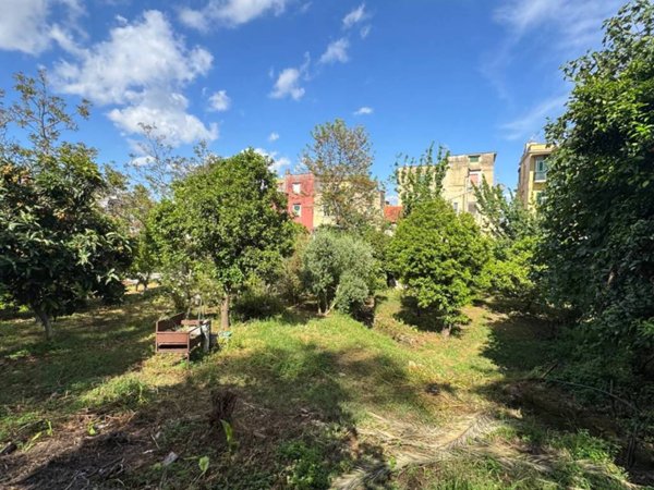 casa indipendente in vendita a Napoli in zona San Carlo all'Arena