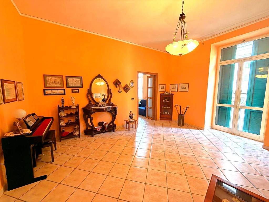 appartamento in vendita a Napoli in zona San Lorenzo