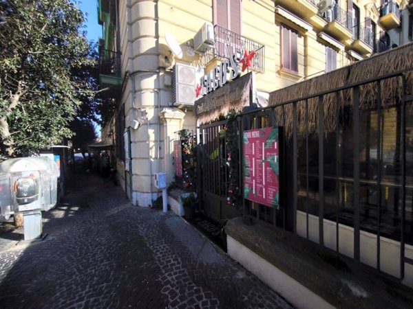 negozio in vendita a Napoli in zona Vomero