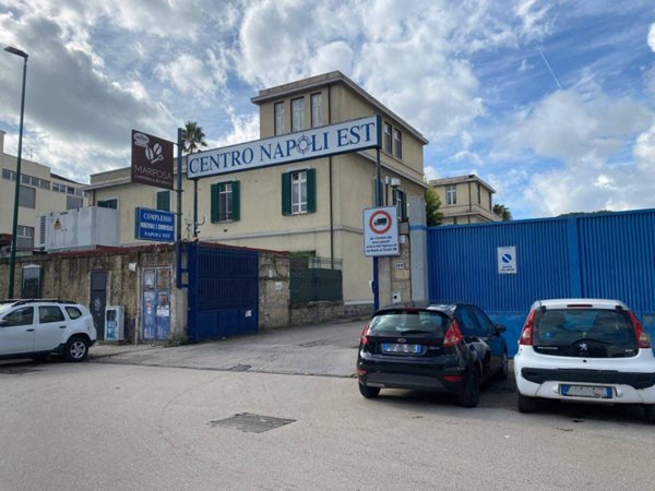 ufficio in vendita a Napoli in zona Ponticelli