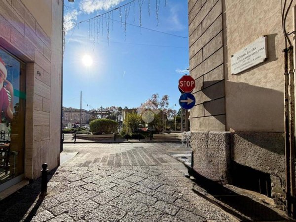 appartamento in vendita a Napoli in zona Chiaia