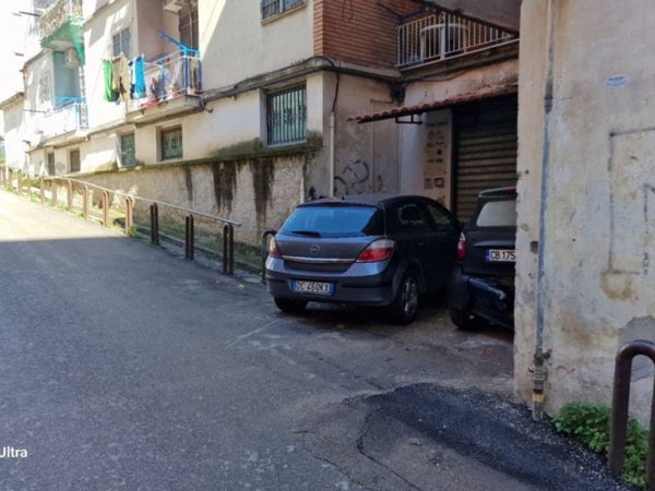 negozio in vendita a Napoli in zona Poggioreale