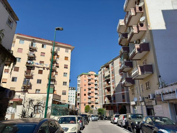 appartamento in vendita a Napoli in zona Fuorigrotta