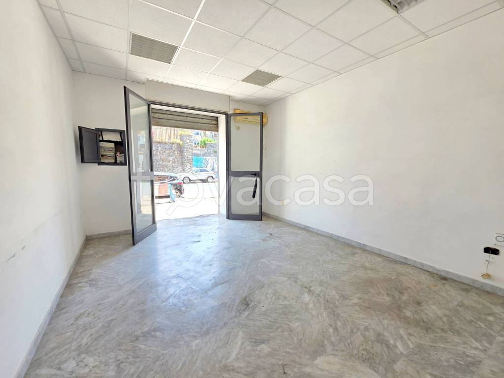 negozio in vendita a Napoli in zona Barra