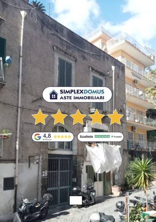 appartamento in vendita a Napoli in zona Chiaia
