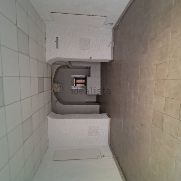 locale commerciale in vendita a Napoli in zona San Giovanni a Teduccio