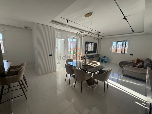 appartamento in vendita a Napoli in zona Pendino / San Giuseppe