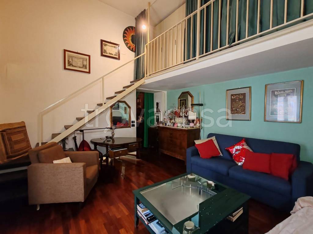 appartamento in vendita a Napoli in zona Chiaia