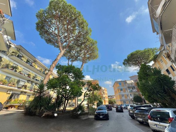 appartamento in vendita a Napoli in zona Bagnoli
