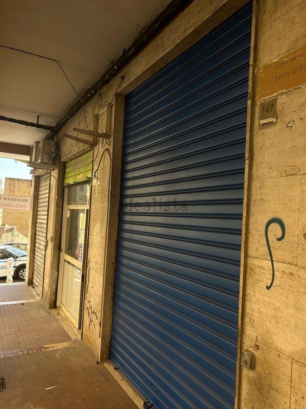 ufficio in vendita a Napoli in zona Vomero