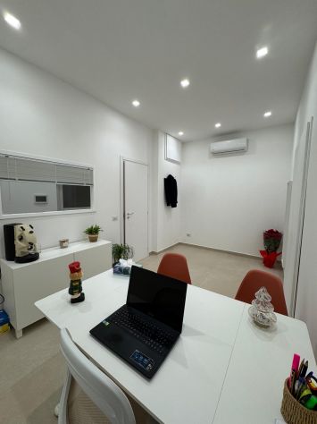 negozio in vendita a Napoli in zona Vicaria