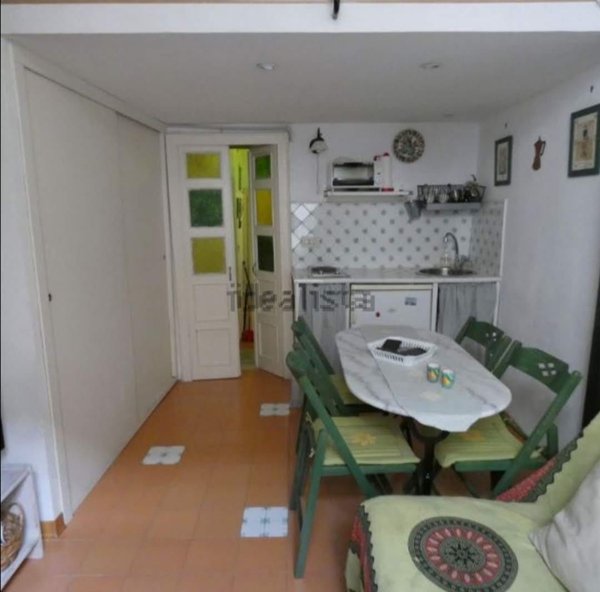 appartamento in vendita a Napoli in zona Chiaia