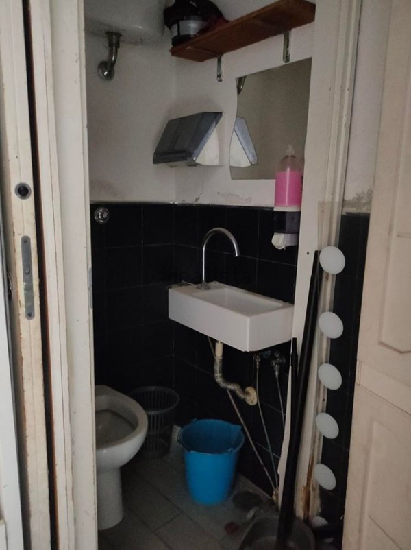 locale commerciale in vendita a Napoli in zona Vomero