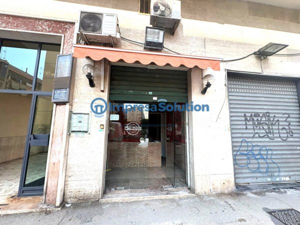 negozio in vendita a Napoli in zona Fuorigrotta