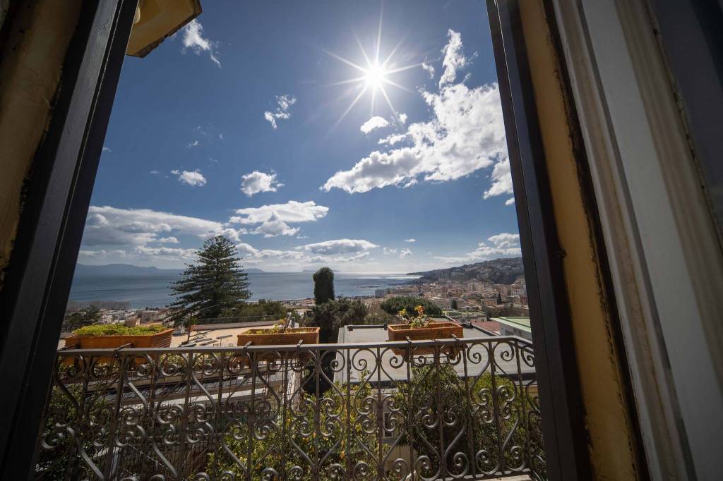 casa indipendente in vendita a Napoli in zona Chiaia