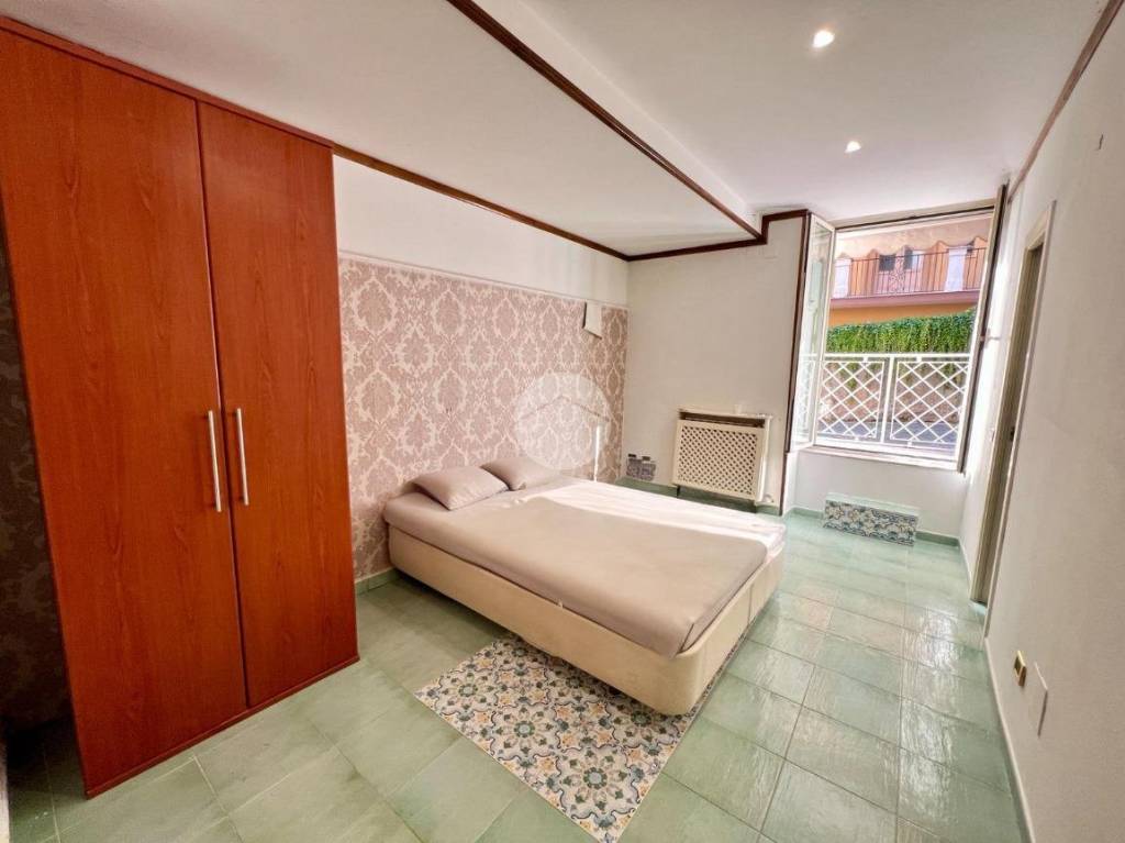 appartamento in vendita a Napoli in zona Chiaia