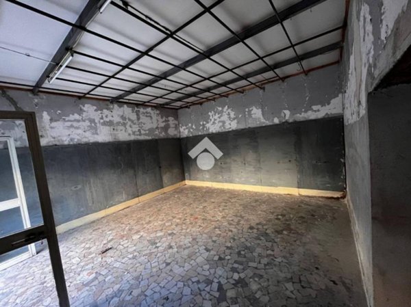 negozio in vendita a Napoli in zona Secondigliano