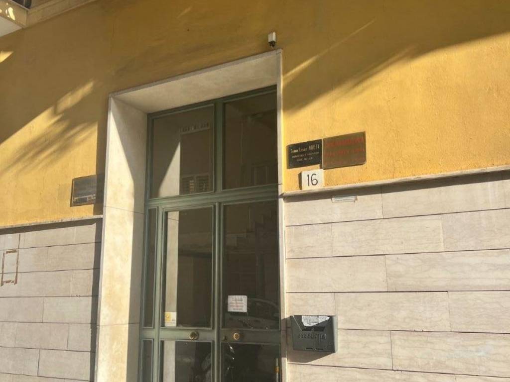 locale commerciale in vendita a Napoli