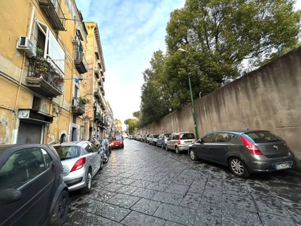 appartamento in vendita a Napoli in zona Stella