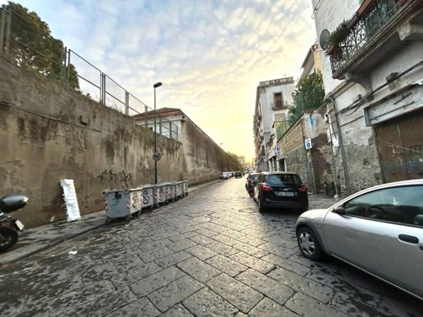 appartamento in vendita a Napoli in zona San Carlo all'Arena