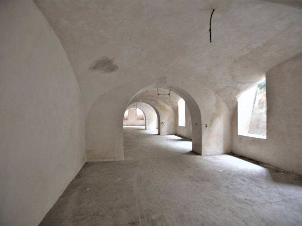 locale commerciale in vendita a Napoli