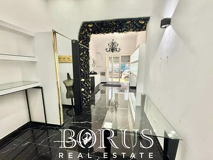 locale commerciale in vendita a Napoli in zona San Giovanni a Teduccio