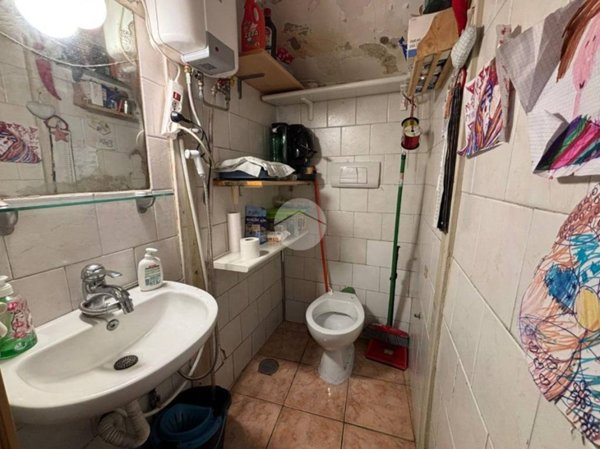 negozio in vendita a Napoli in zona San Ferdinando