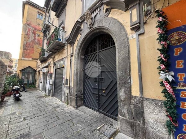 locale di sgombero in vendita a Napoli