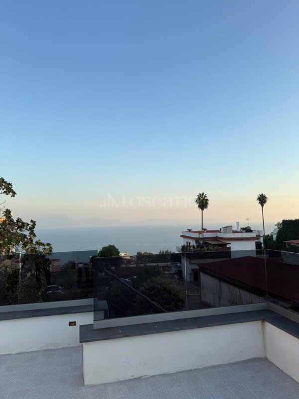 casa indipendente in vendita a Napoli in zona Posillipo