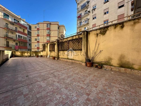 appartamento in vendita a Napoli in zona Arenella