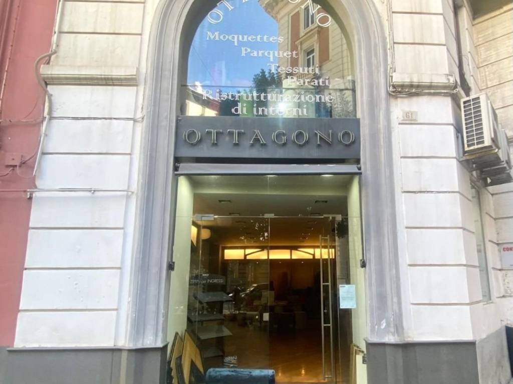 negozio in vendita a Napoli in zona Chiaia