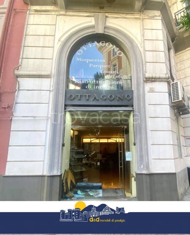 negozio in vendita a Napoli in zona Chiaia