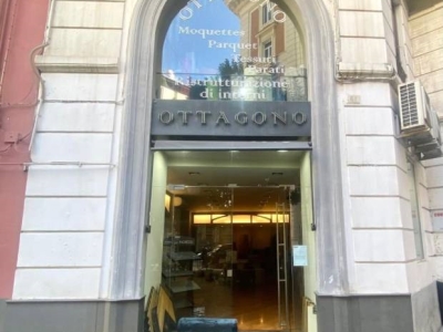 negozio in vendita a Napoli in zona Chiaia