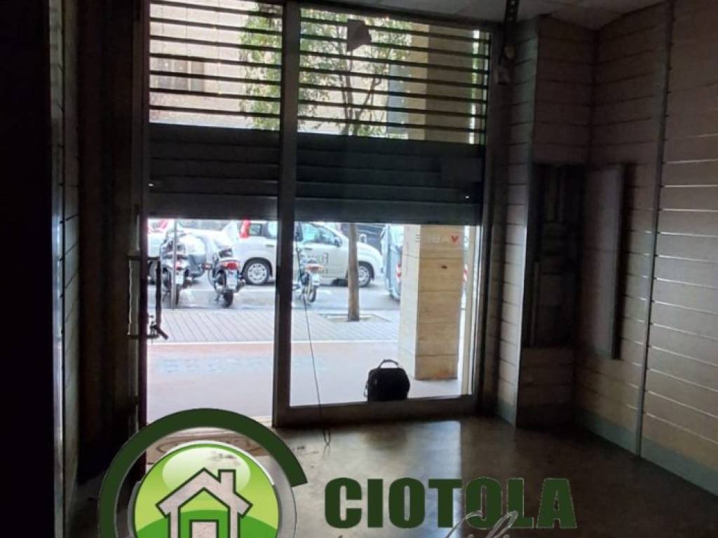 negozio in vendita a Napoli in zona Soccavo