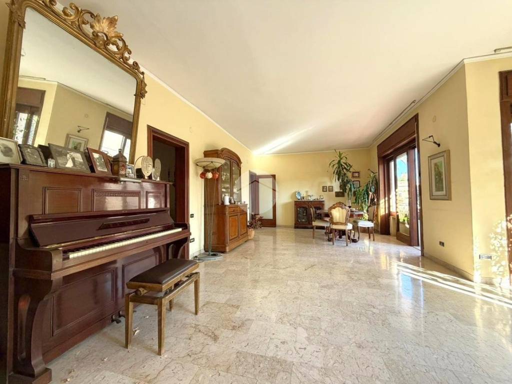 appartamento in vendita a Napoli in zona Vomero