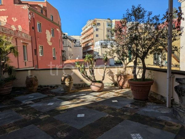 appartamento in vendita a Napoli in zona Chiaia