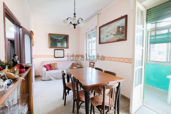 appartamento in vendita a Napoli in zona San Carlo all'Arena