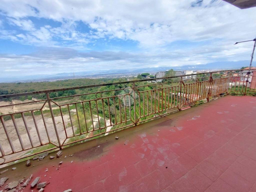 appartamento in vendita a Napoli in zona Camaldoli