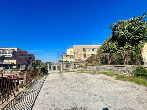 casa indipendente in vendita a Napoli in zona Ponticelli