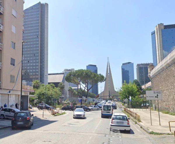 negozio in vendita a Napoli in zona Poggioreale