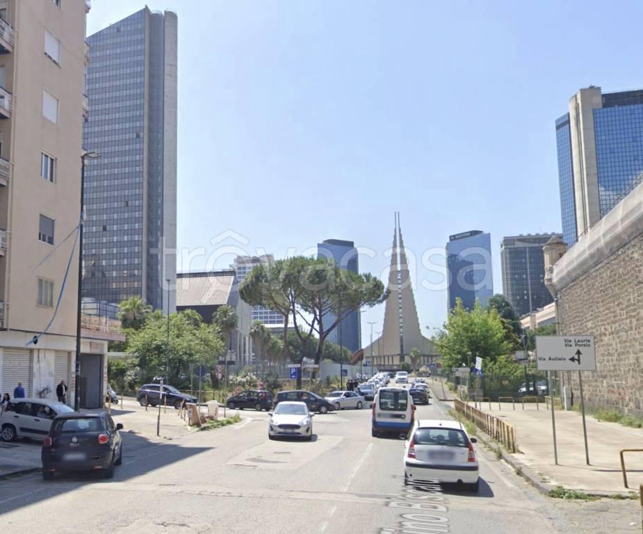 negozio in vendita a Napoli in zona Poggioreale