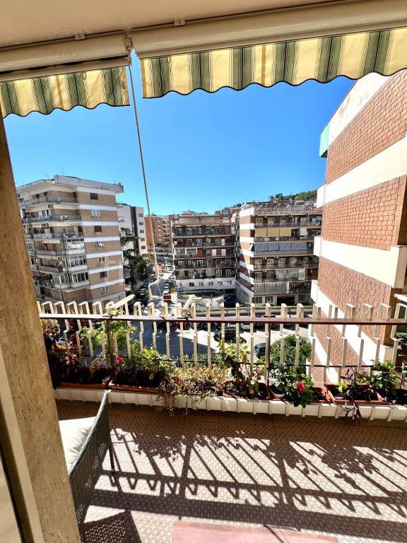 appartamento in vendita a Napoli in zona Fuorigrotta