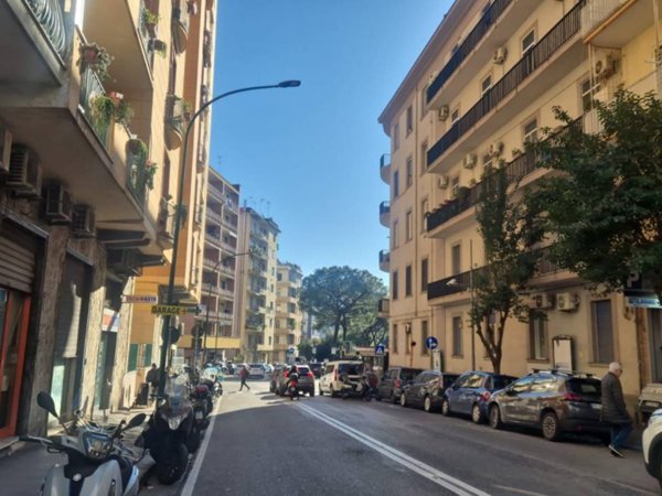 negozio in vendita a Napoli in zona Arenella
