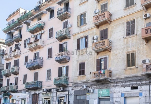 appartamento in vendita a Napoli in zona San Carlo all'Arena